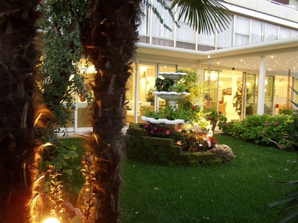 Hotel King - Azzurro Club Milano Marittima Exterior foto